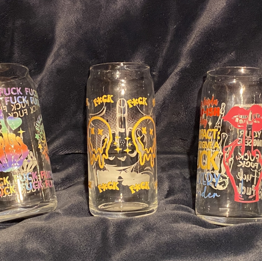 Graphic Yellow Skull Pint Glass - Unbranded